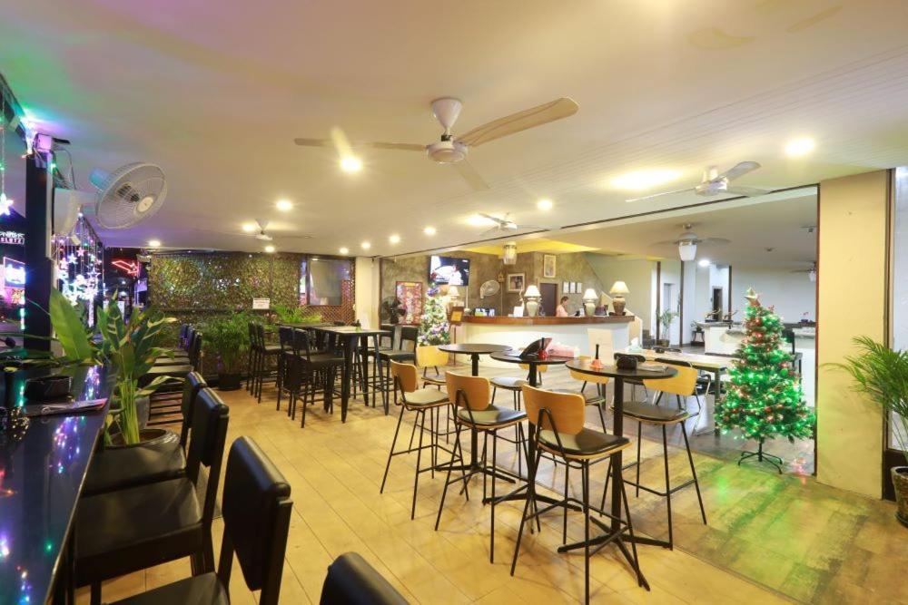 Pasadena Lodge Pattaya Exterior photo