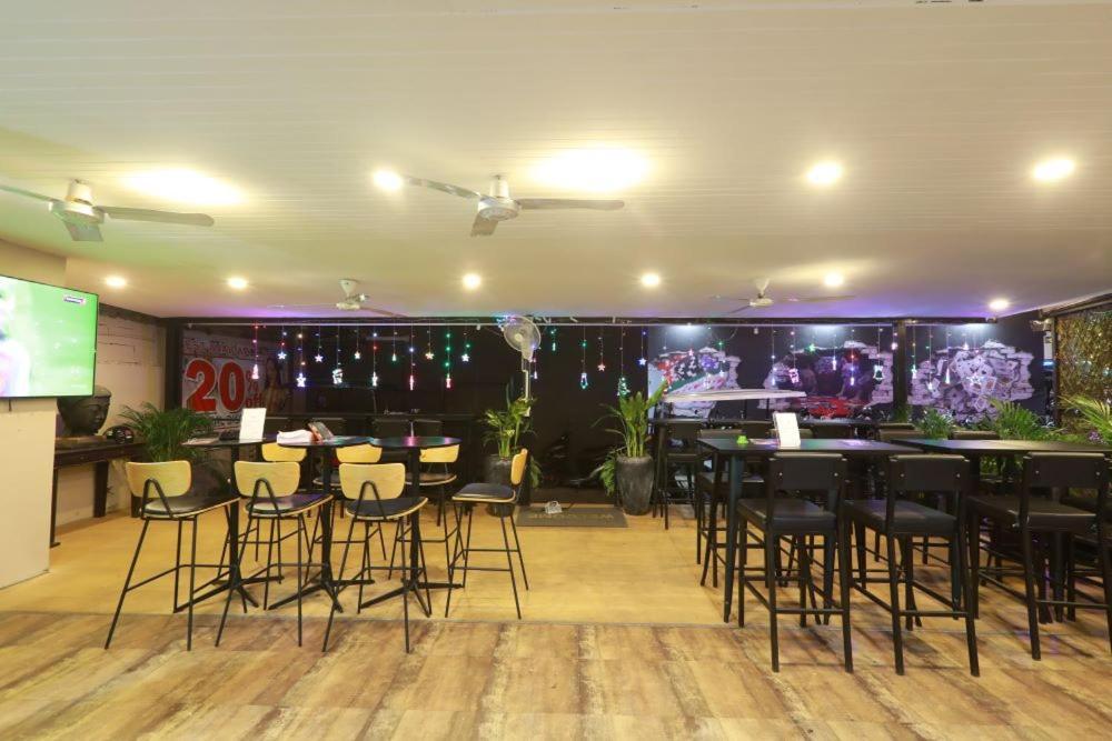 Pasadena Lodge Pattaya Exterior photo