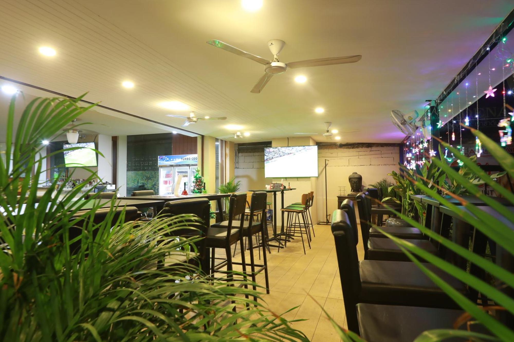 Pasadena Lodge Pattaya Exterior photo